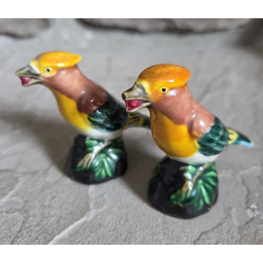 Vintage Ceramic BIRD SALT & PEPPER SHAKERS Kitchen Kitsch  1950's Collectable